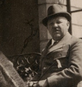 Adolf Michel auf Pferd mit Hirsch - Quelle Piller